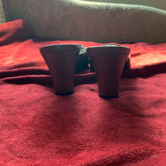 Size 9 women’s mule, never worn, excellent condition. - Picture 5 of 8